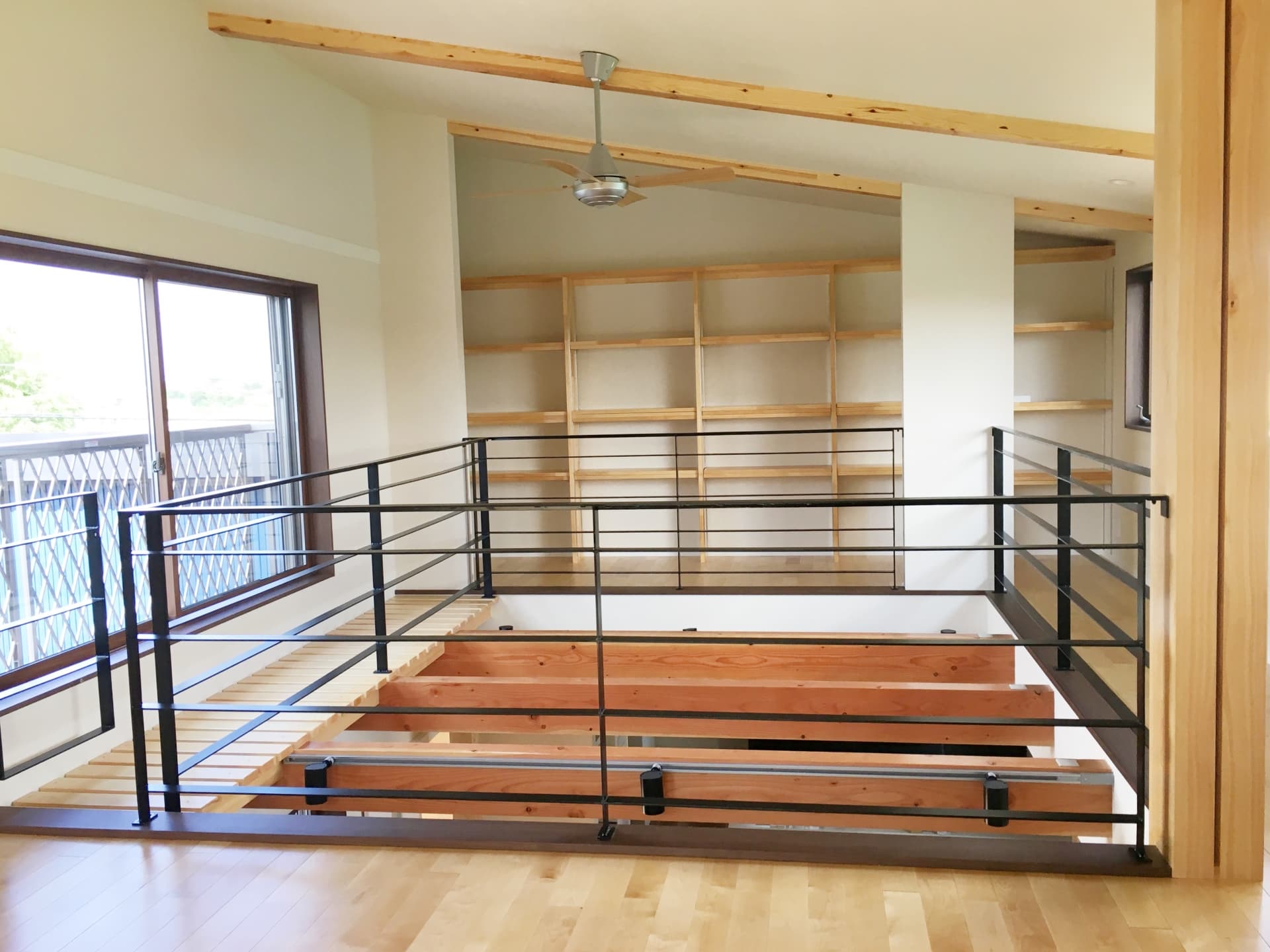 縦の空間を広げて開放的でおしゃれな空間を演出する吹き抜け設計