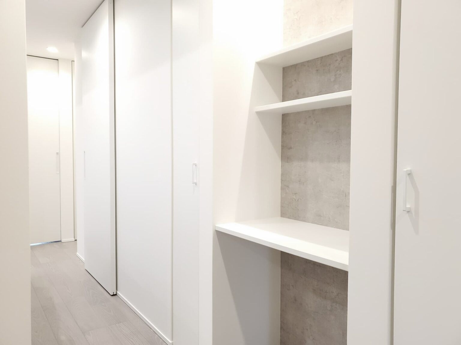 造作棚の後付け費用は5~20万円!大工さんに棚を作ってもらうかDIYかで比較 | あきの家づくり
