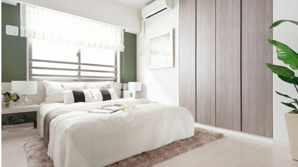 プライバシーと介護に備えた広い寝室